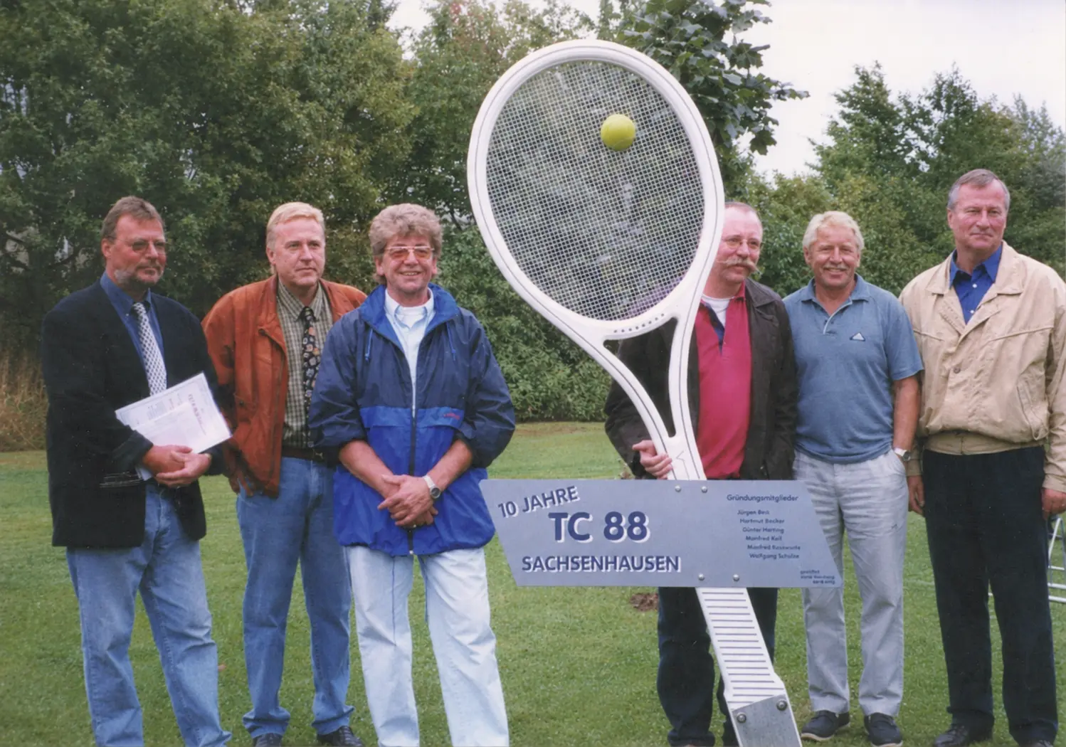 Gründungsmitglieder des TC88 Sachsenhausen beim 10 jährigen Vereinsjubiläum